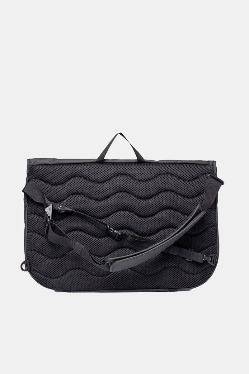 Sandqvist Stream Messenger Bag (Black)